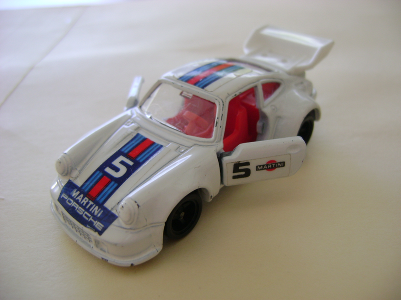 Illustration for article titled Restoration Project - Tomica 935 Martini